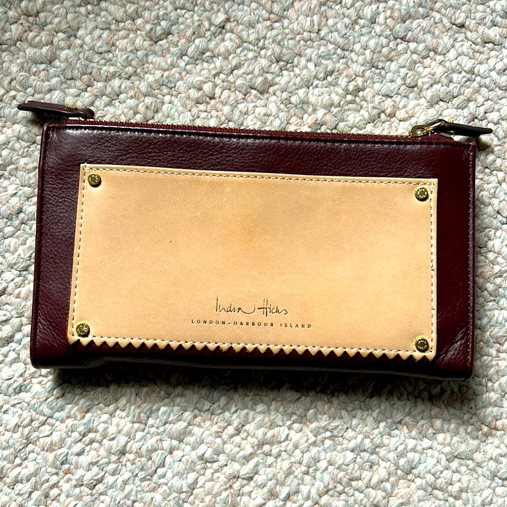 India Hicks wallet